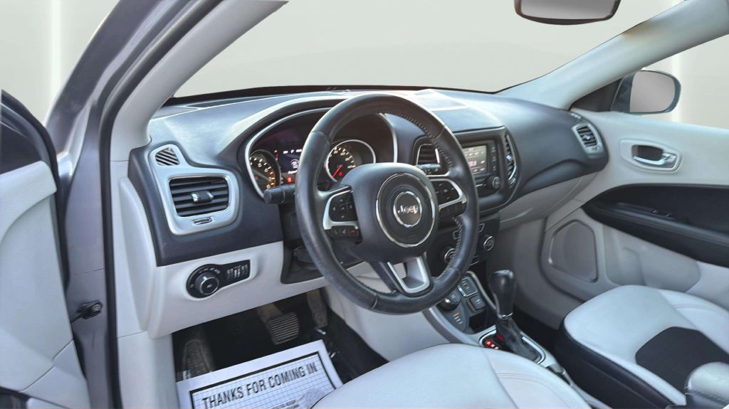 Photo 17 of this JEEP COMPASS
