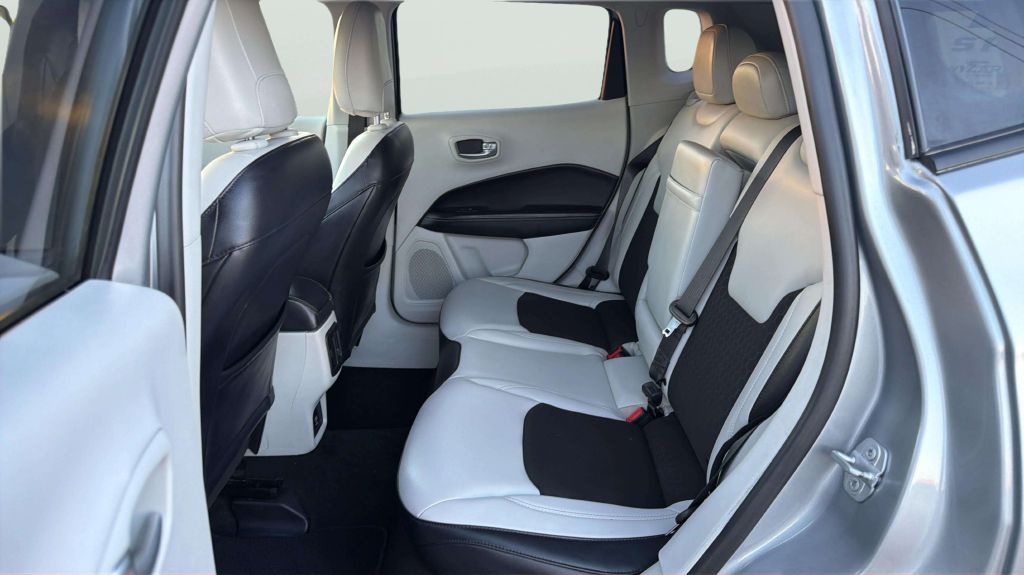 Photo 19 of this JEEP COMPASS