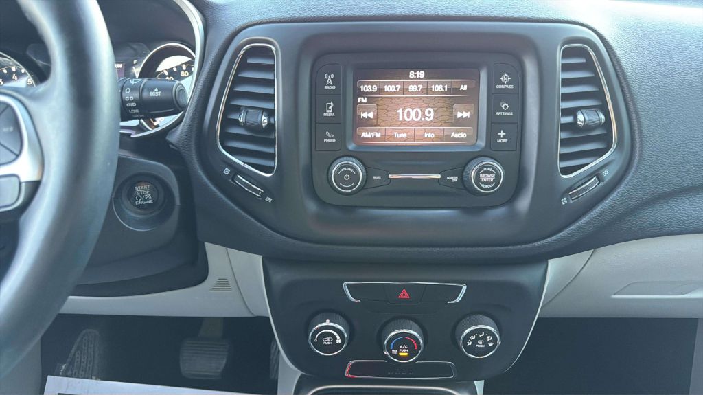 Photo 21 of this JEEP COMPASS