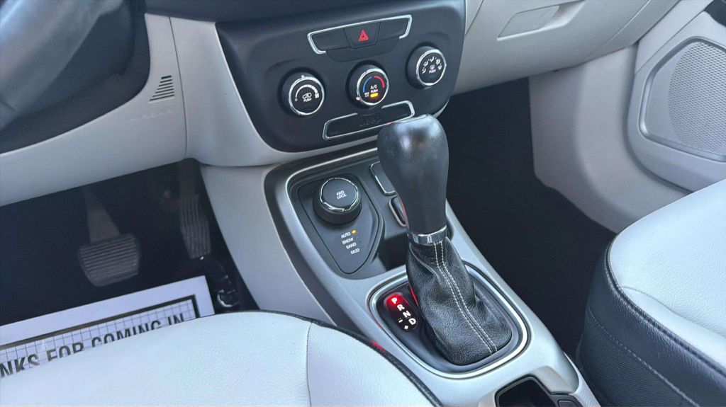 Photo 22 of this JEEP COMPASS