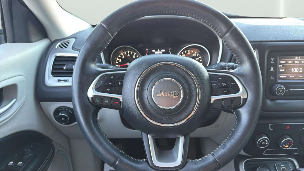 Photo 23 of this JEEP COMPASS
