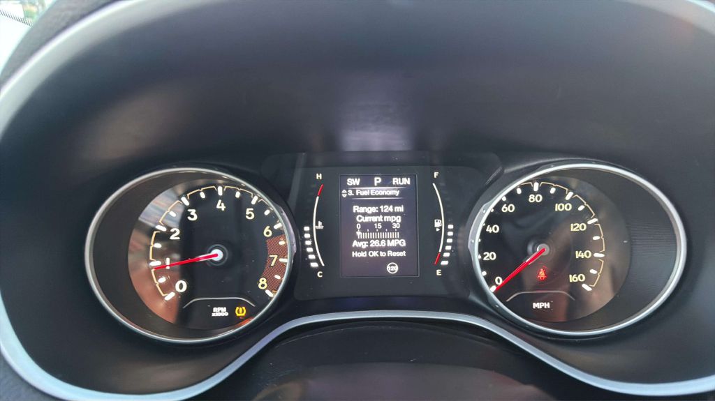 Photo 24 of this JEEP COMPASS