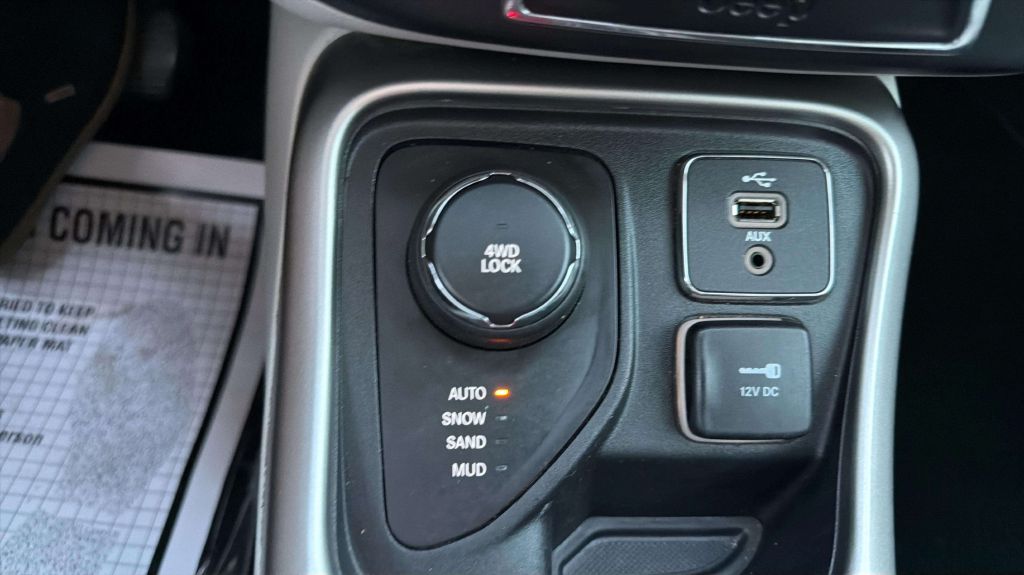 Photo 26 of this JEEP COMPASS