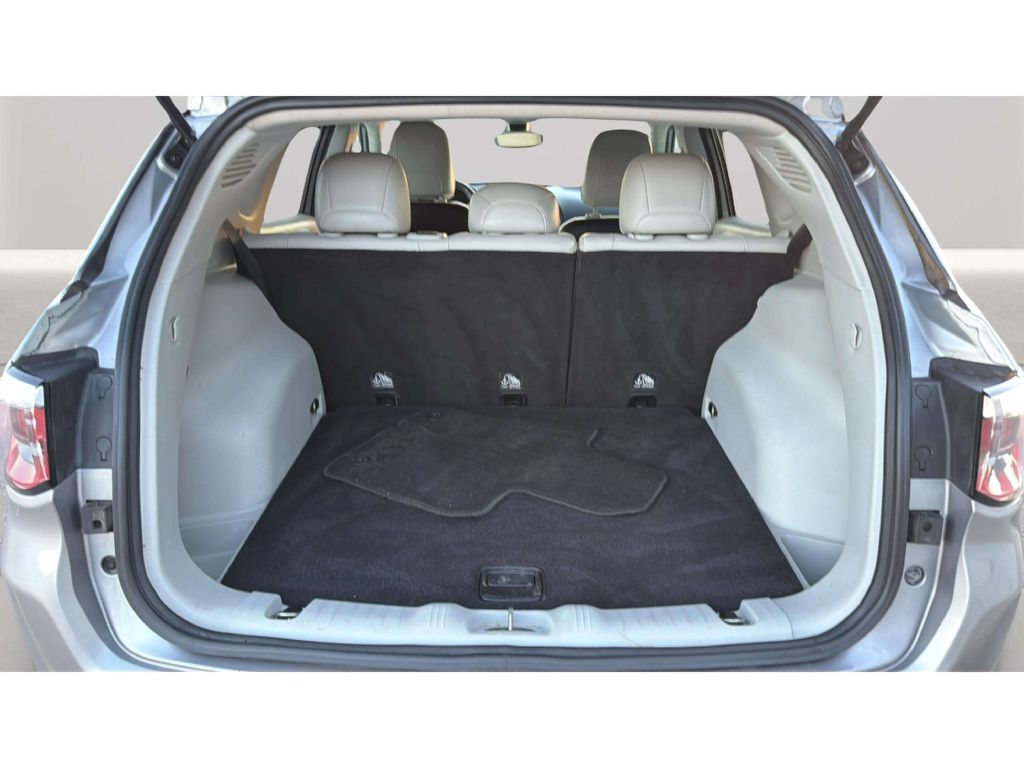 Photo 30 of this JEEP COMPASS