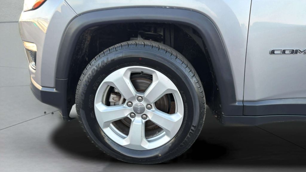 Photo 31 of this JEEP COMPASS