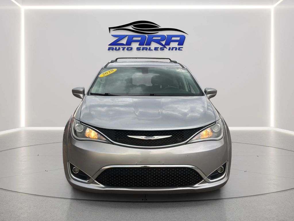 Photo 2 of this CHRYSLER PACIFICA