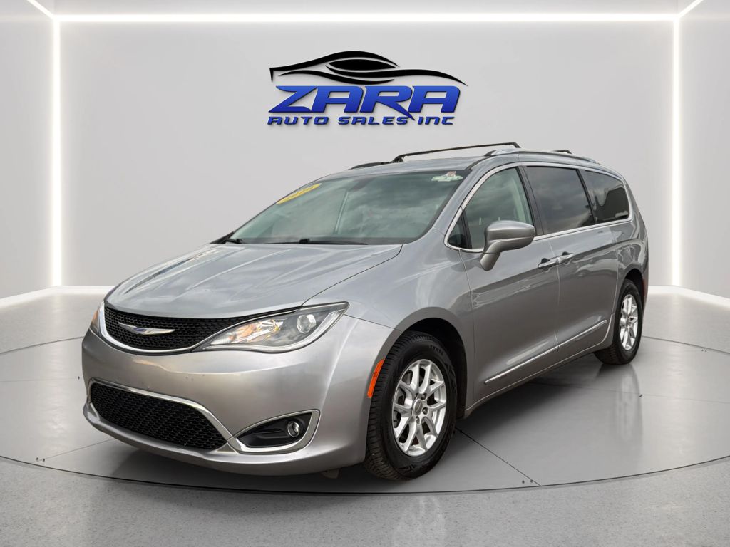 Photo 3 of this CHRYSLER PACIFICA