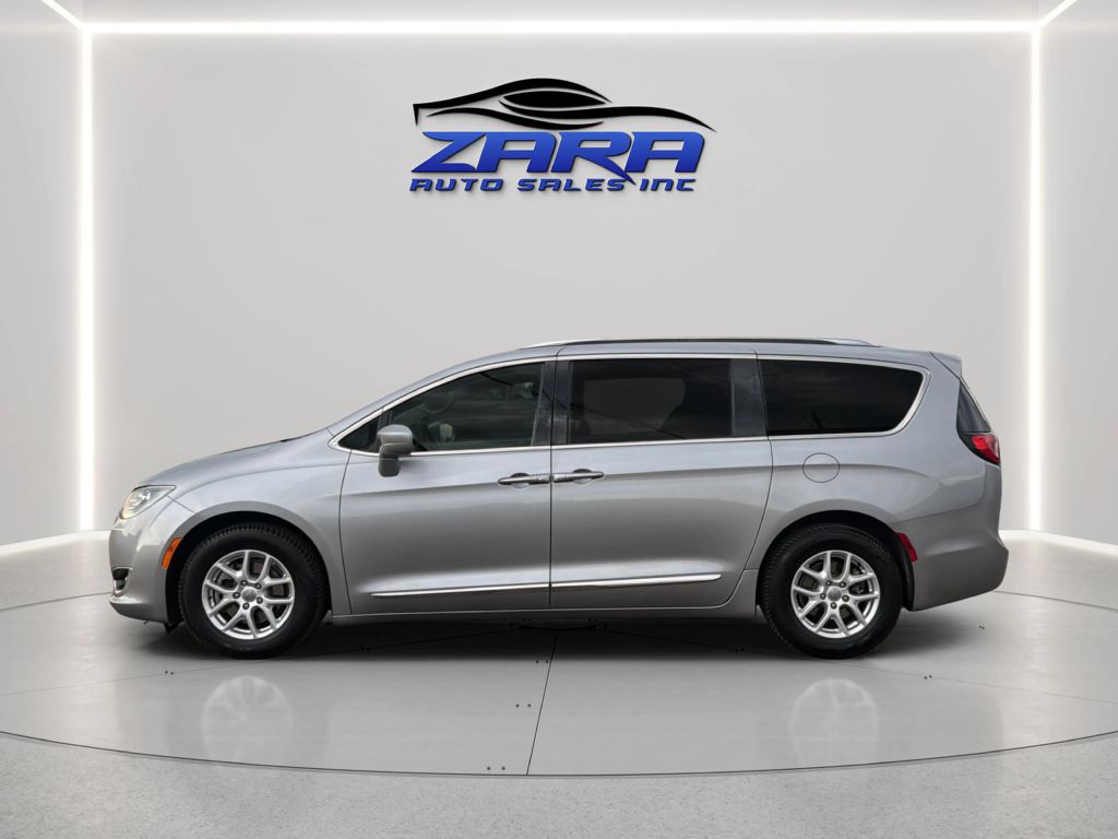 Photo 4 of this CHRYSLER PACIFICA