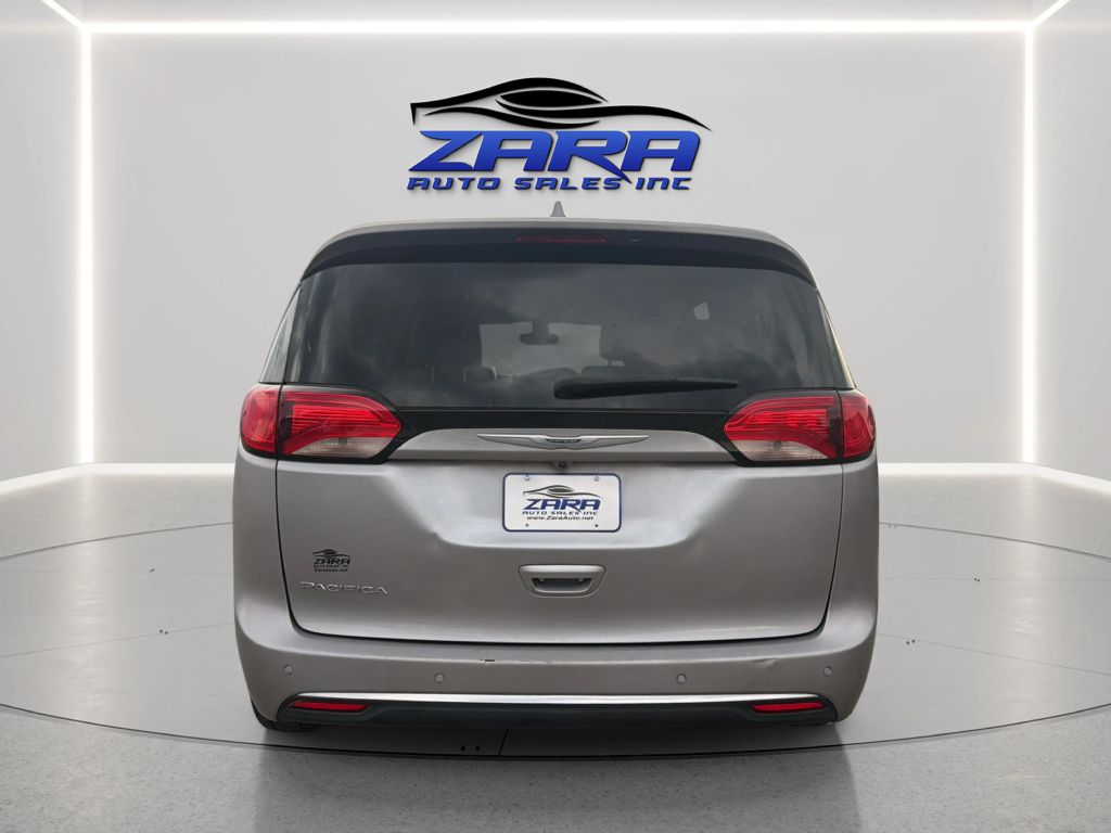 Photo 6 of this CHRYSLER PACIFICA