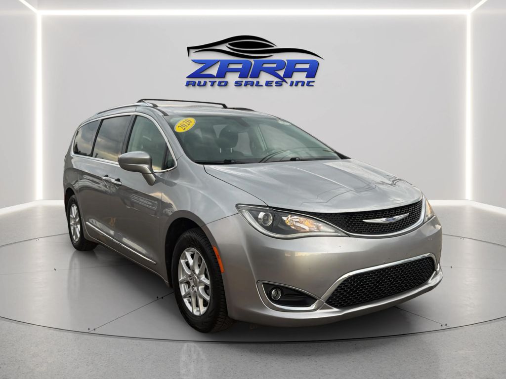 Photo 9 of this CHRYSLER PACIFICA