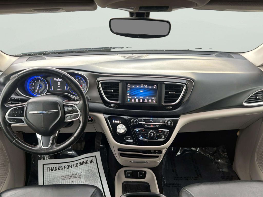 Photo 19 of this CHRYSLER PACIFICA
