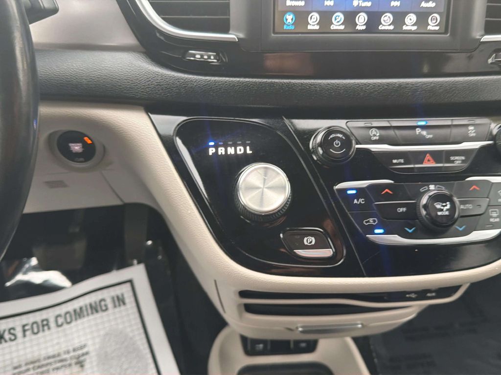 Photo 21 of this CHRYSLER PACIFICA
