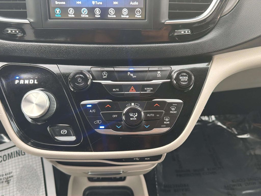 Photo 22 of this CHRYSLER PACIFICA