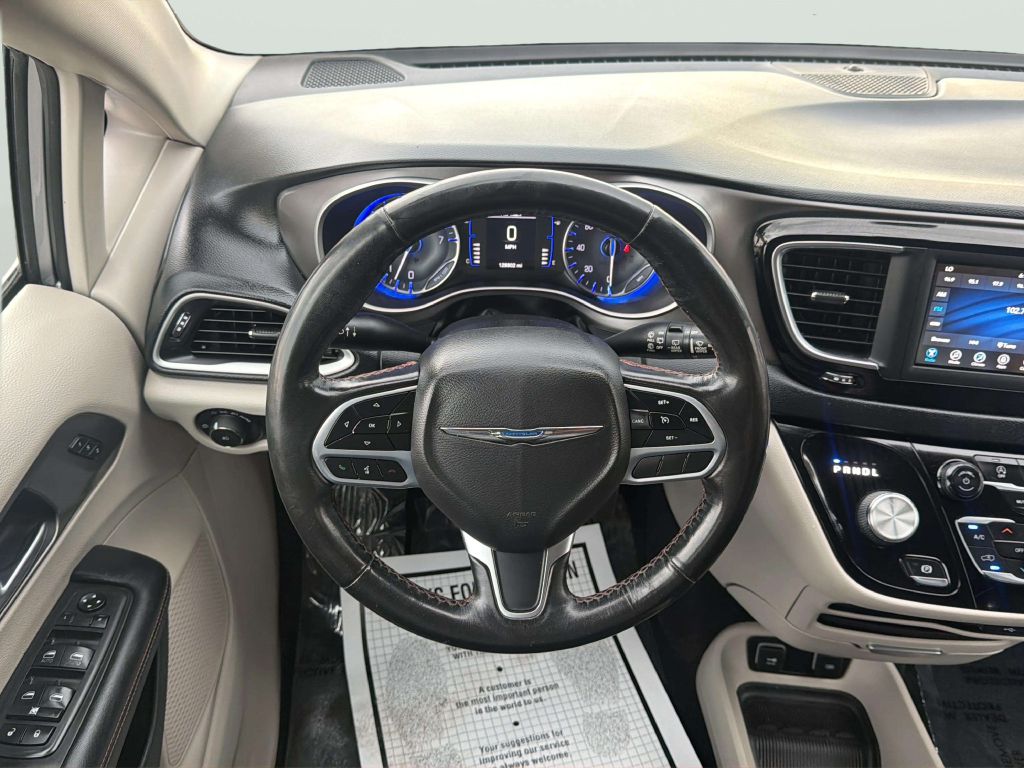 Photo 23 of this CHRYSLER PACIFICA