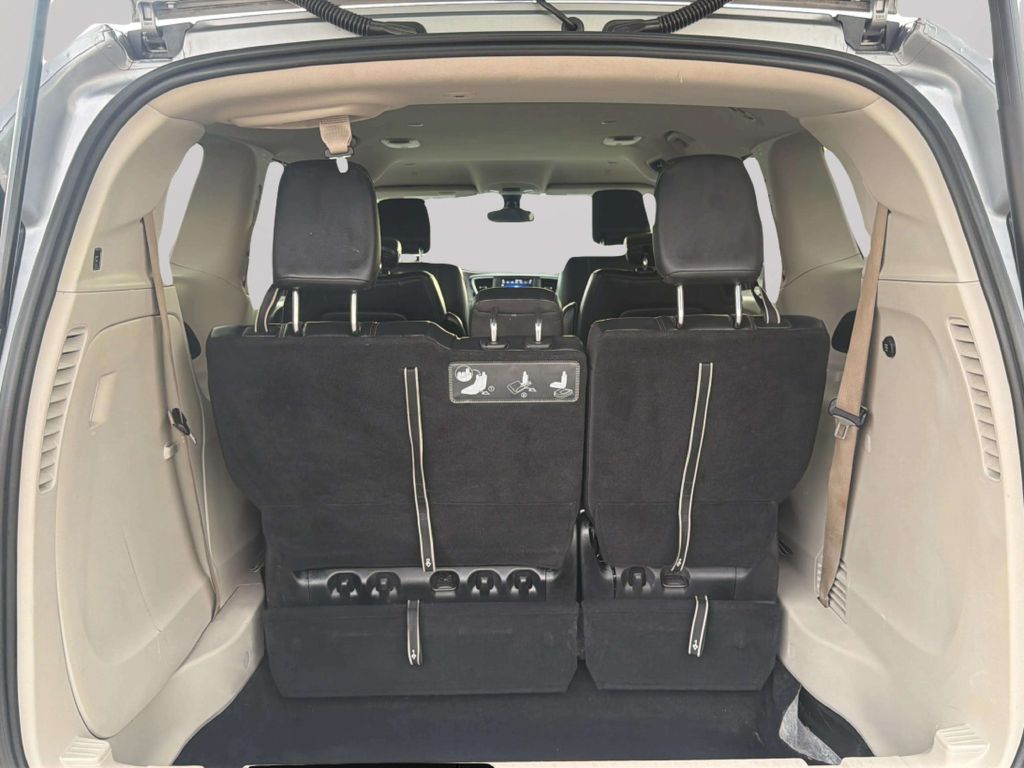 Photo 28 of this CHRYSLER PACIFICA