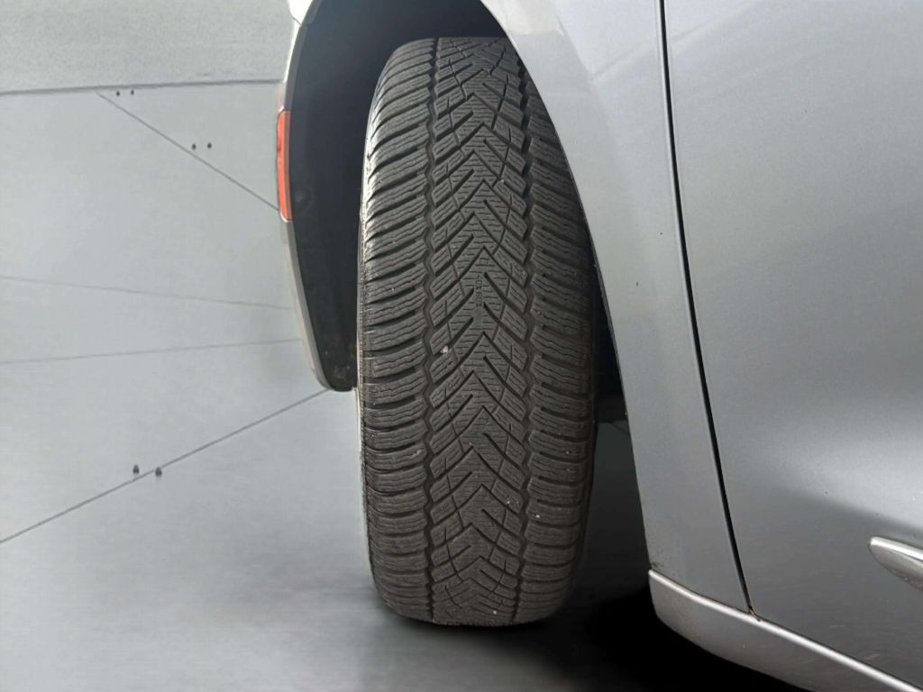 Photo 30 of this CHRYSLER PACIFICA
