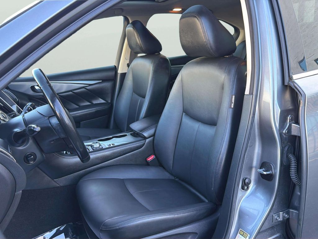 Photo 11 of this INFINITI Q50