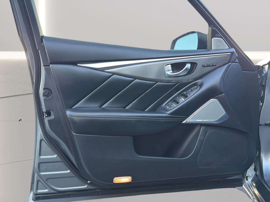 Photo 14 of this INFINITI Q50
