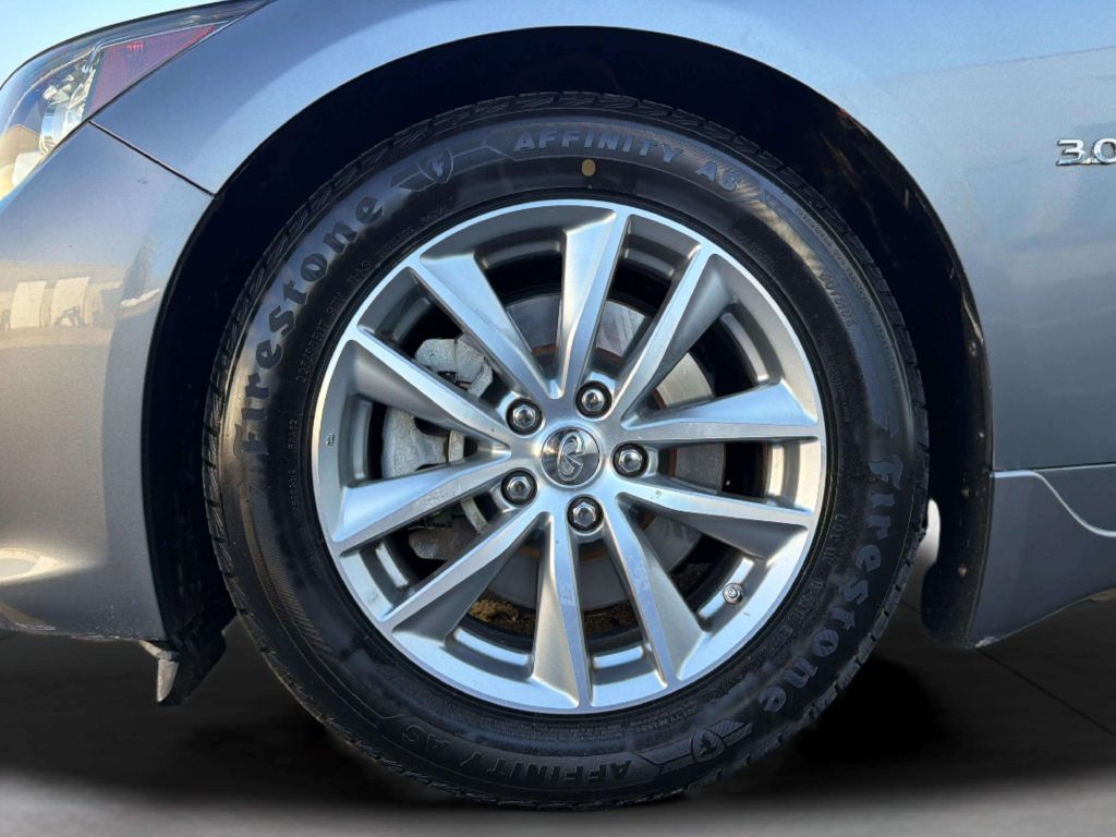 Photo 32 of this INFINITI Q50