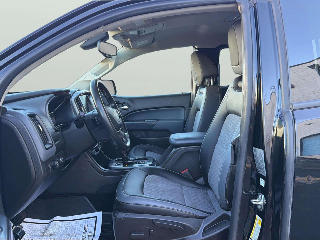 Photo 10 of this CHEVROLET COLORADO
