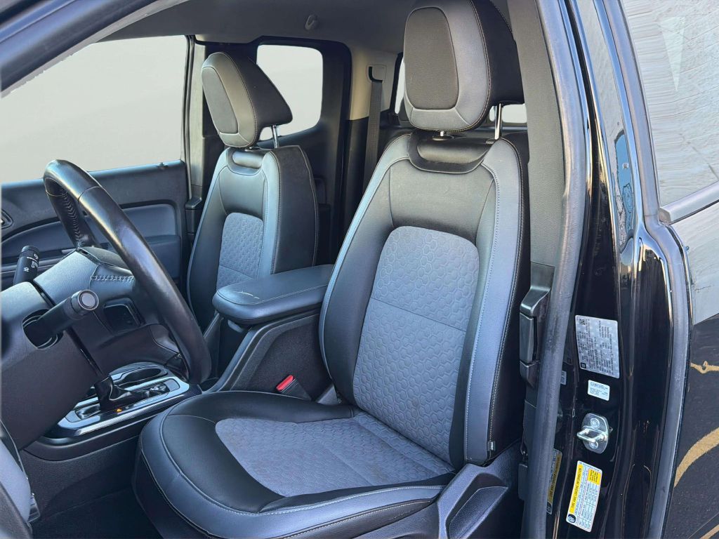 Photo 11 of this CHEVROLET COLORADO