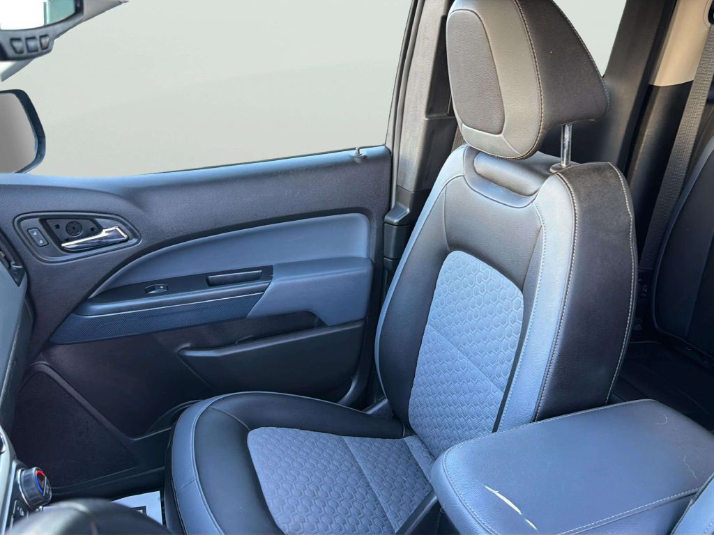 Photo 12 of this CHEVROLET COLORADO