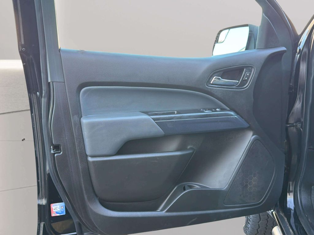 Photo 13 of this CHEVROLET COLORADO