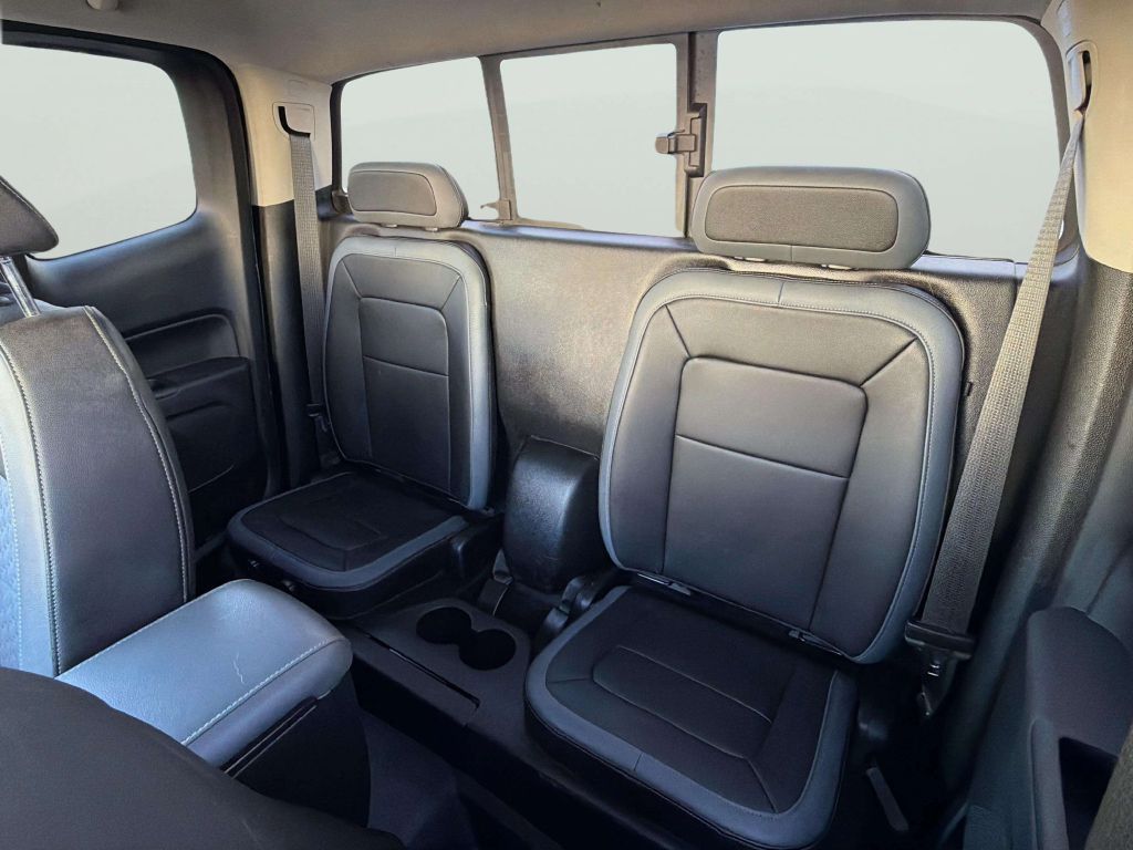 Photo 15 of this CHEVROLET COLORADO