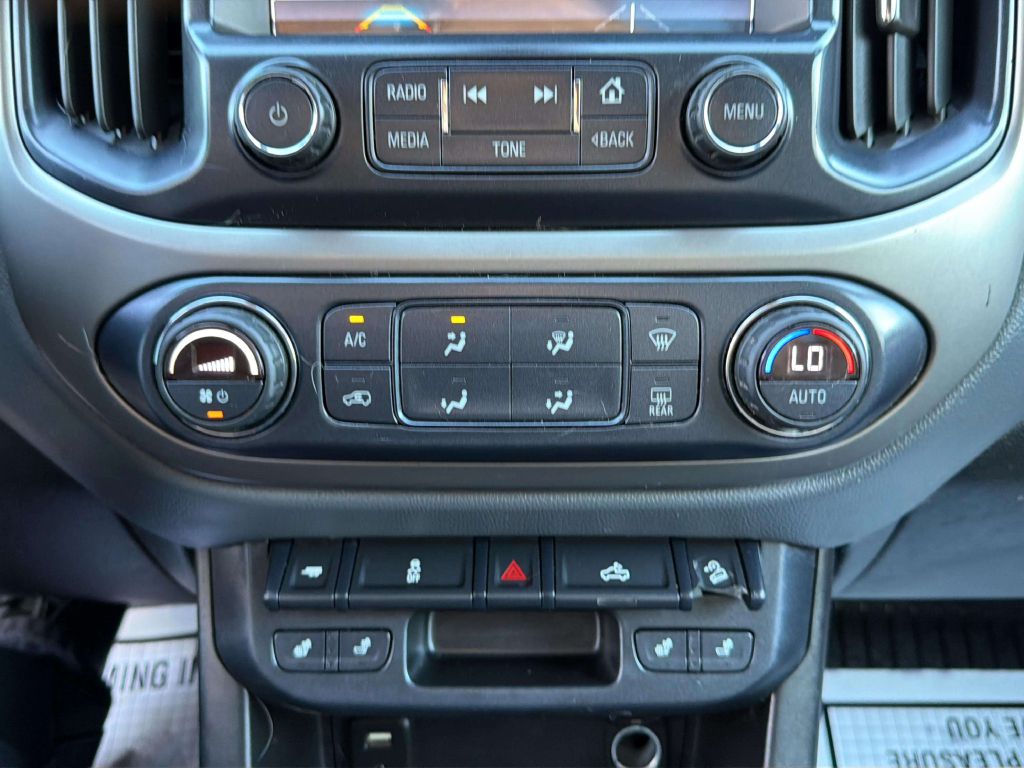 Photo 22 of this CHEVROLET COLORADO