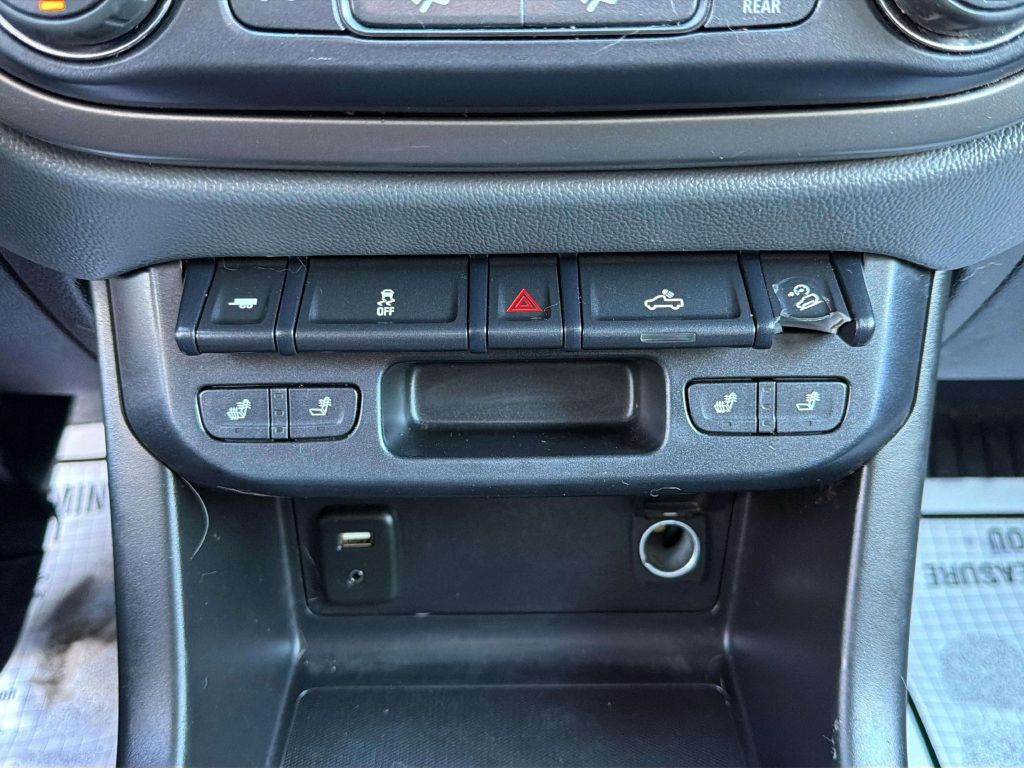 Photo 23 of this CHEVROLET COLORADO