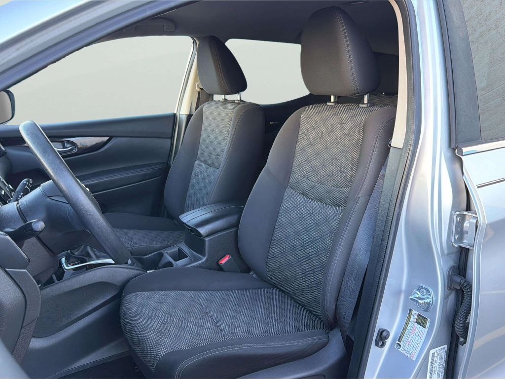 Photo 12 of this NISSAN ROGUE SPORT