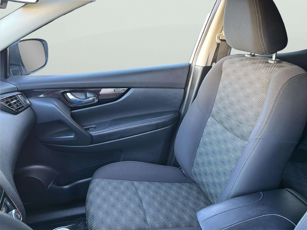 Photo 13 of this NISSAN ROGUE SPORT