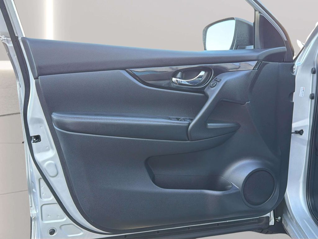 Photo 14 of this NISSAN ROGUE SPORT
