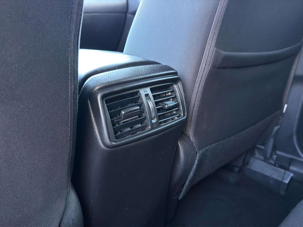 Photo 16 of this NISSAN ROGUE SPORT