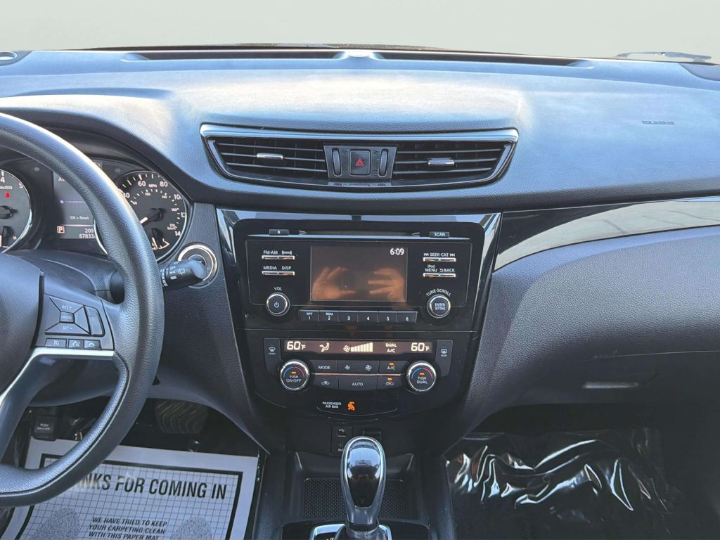 Photo 18 of this NISSAN ROGUE SPORT