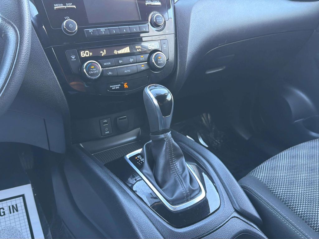 Photo 19 of this NISSAN ROGUE SPORT