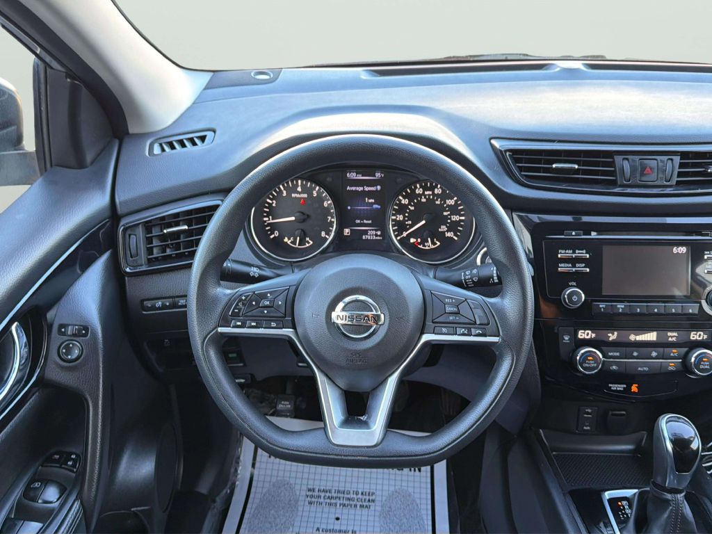 Photo 20 of this NISSAN ROGUE SPORT