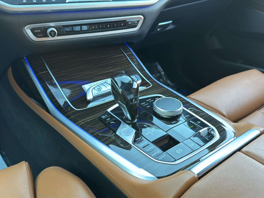 Photo 29 of this BMW X7