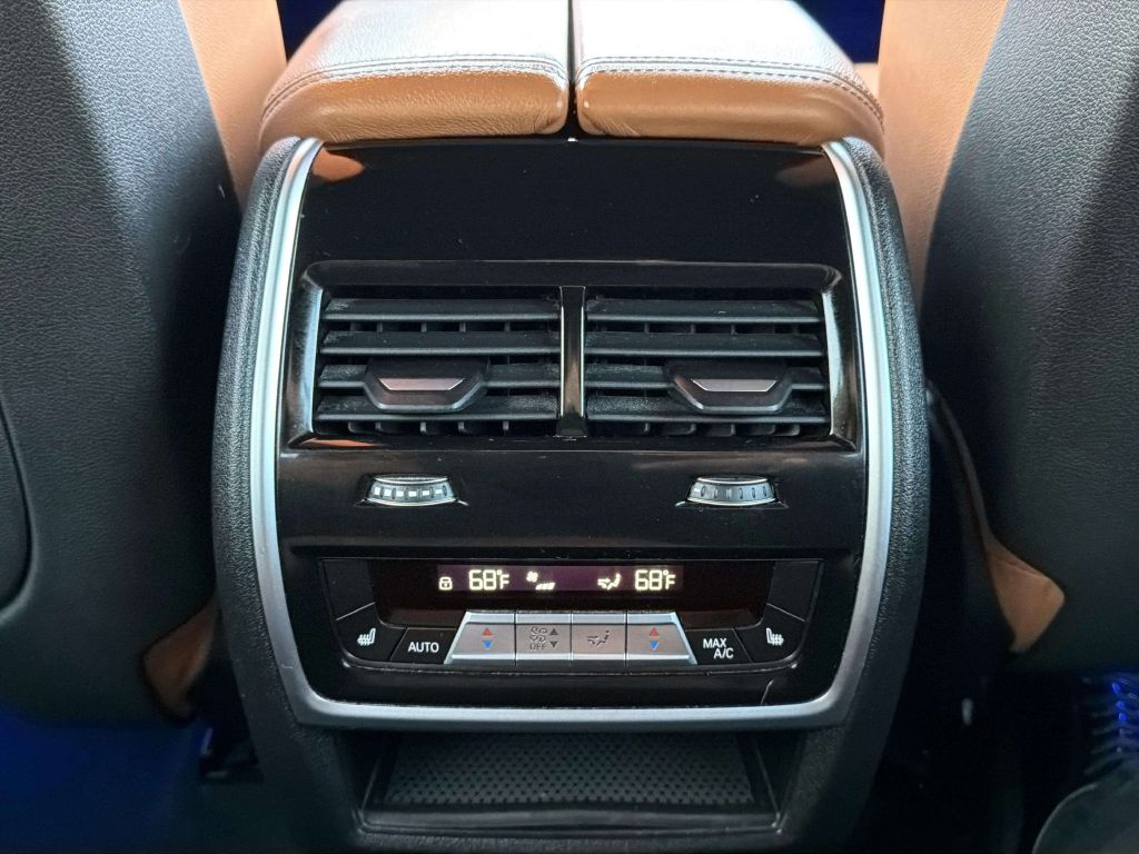 Photo 27 of this BMW X7