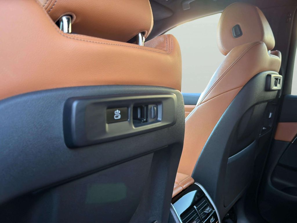 Photo 26 of this BMW X7