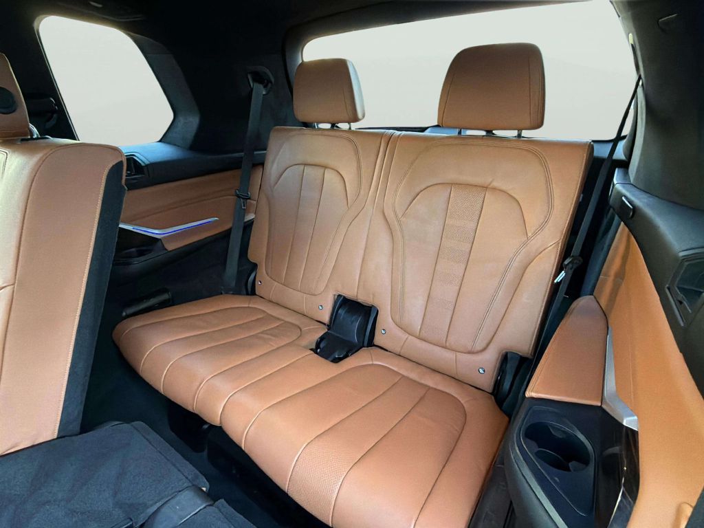 Photo 24 of this BMW X7