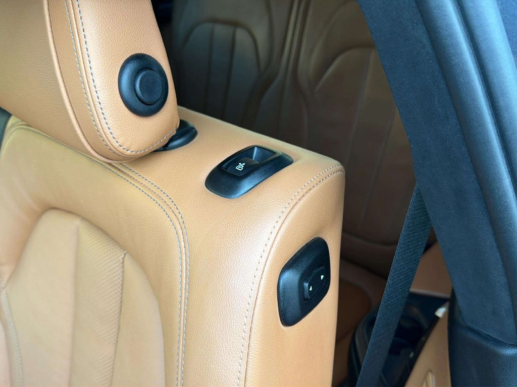 Photo 23 of this BMW X7