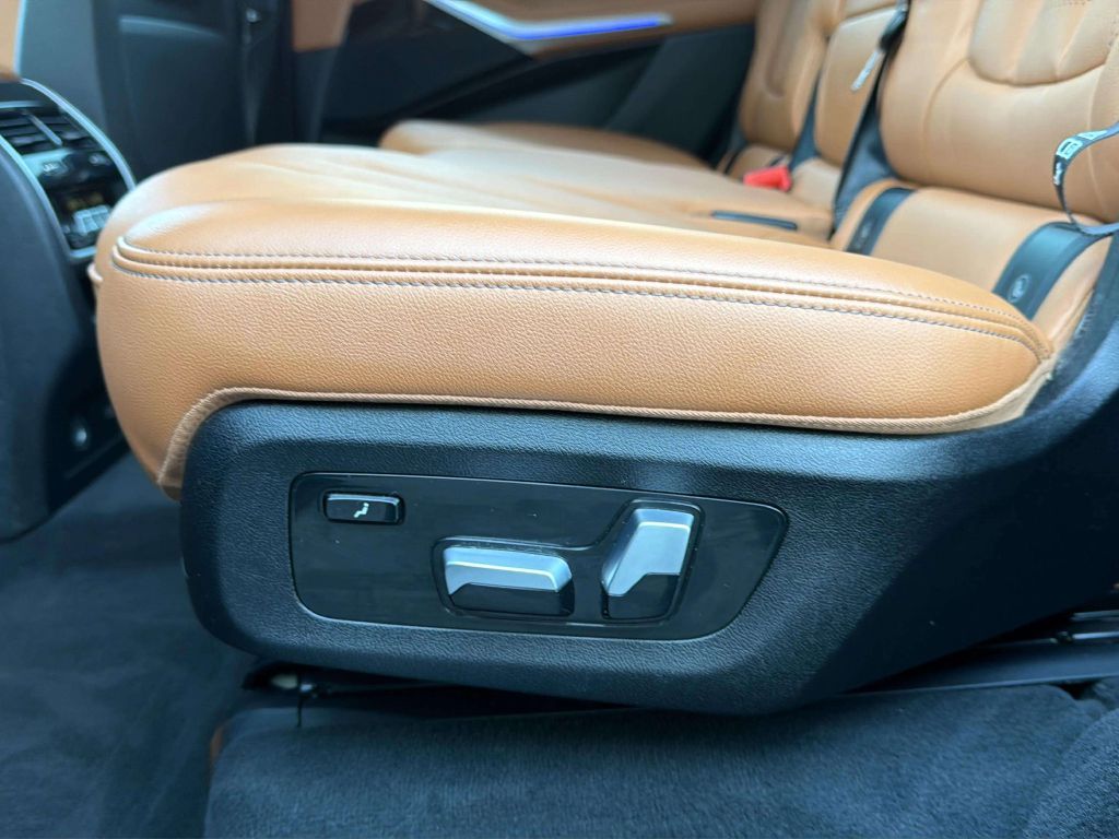 Photo 22 of this BMW X7