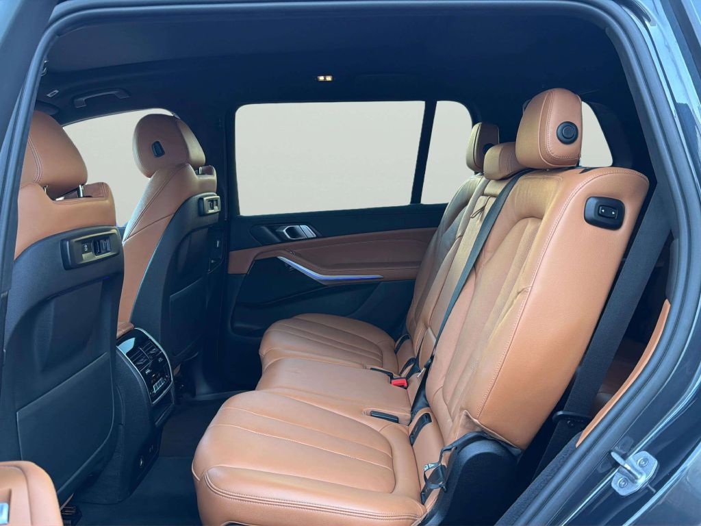 Photo 21 of this BMW X7