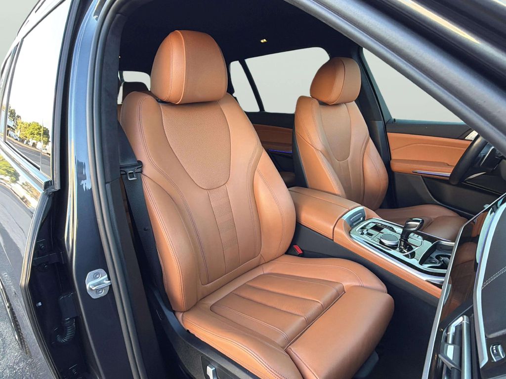 Photo 19 of this BMW X7