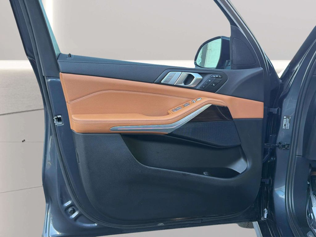 Photo 16 of this BMW X7