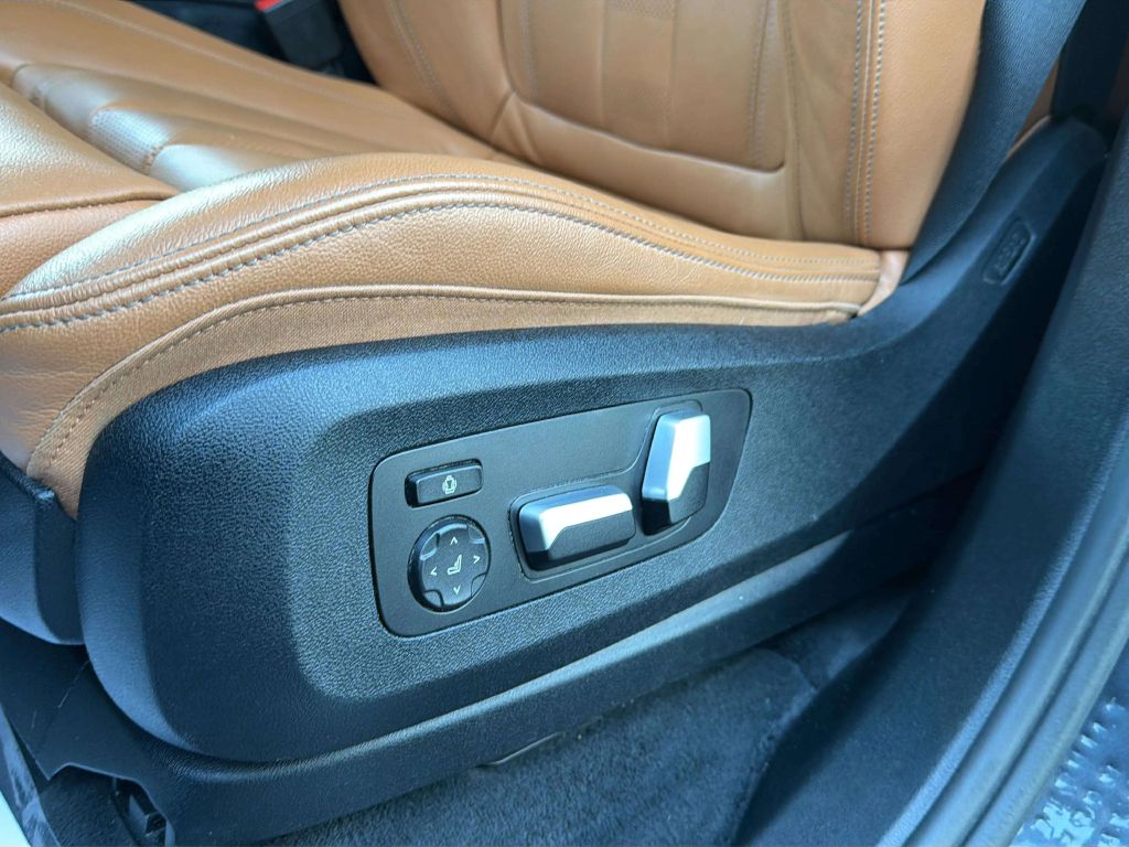Photo 14 of this BMW X7