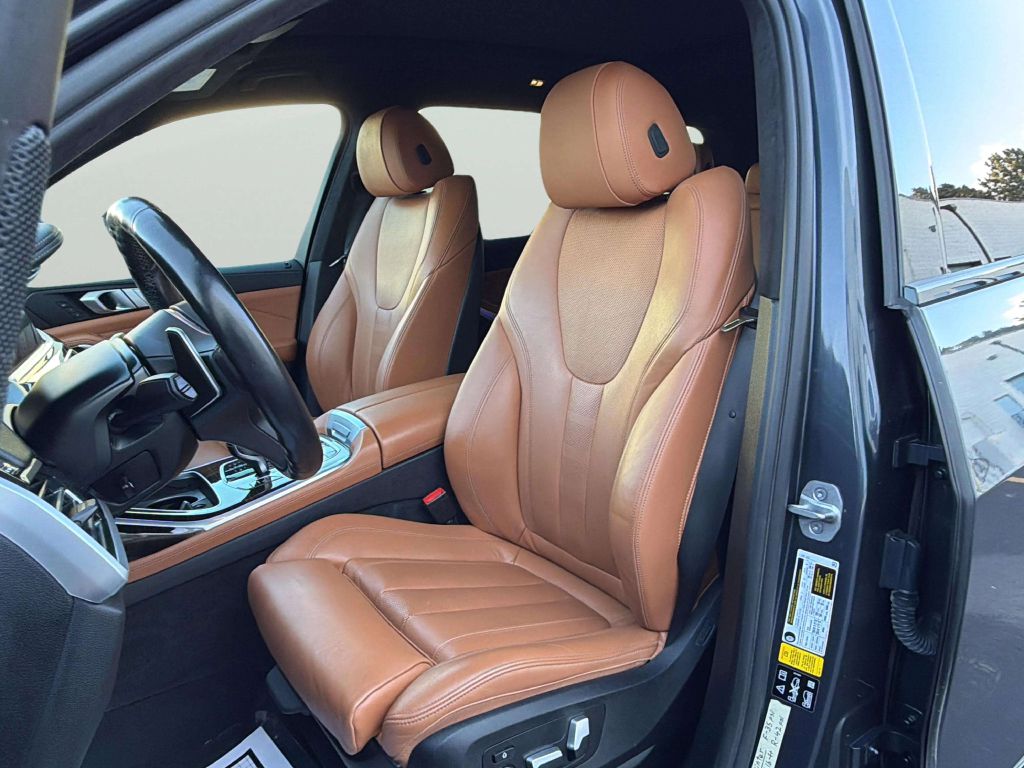 Photo 13 of this BMW X7