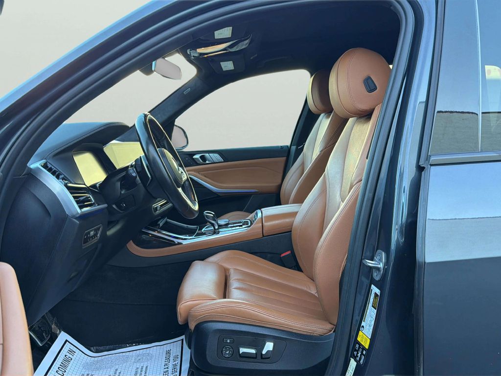 Photo 12 of this BMW X7