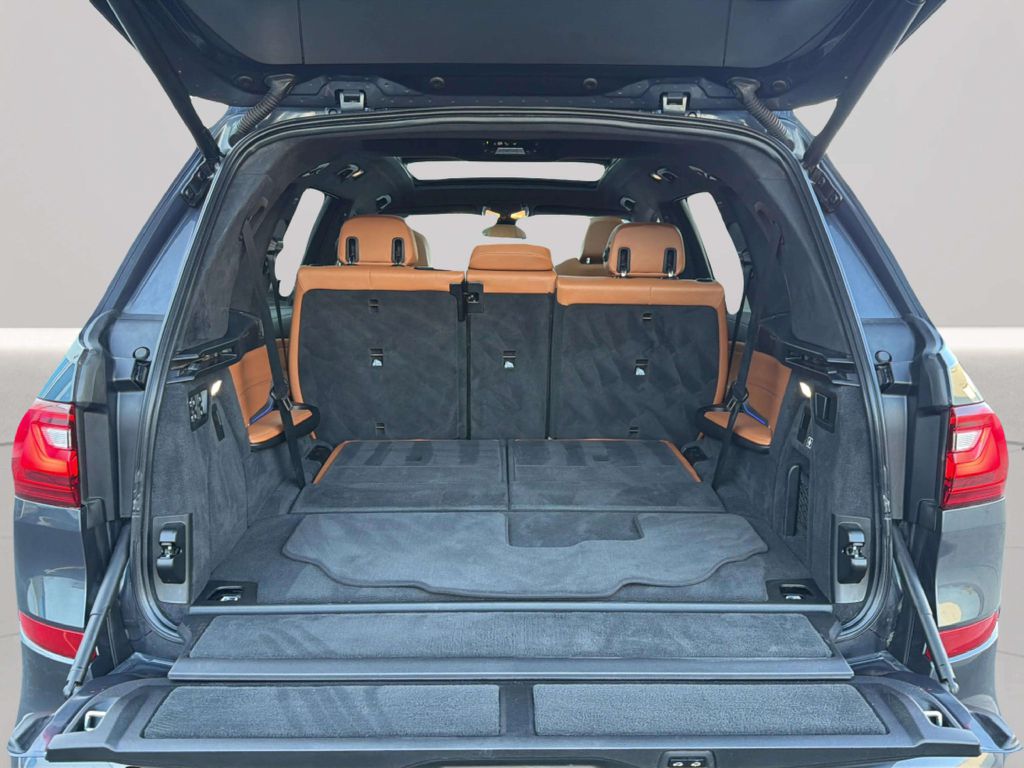 Photo 45 of this BMW X7